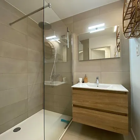 In With Sea Apartment
